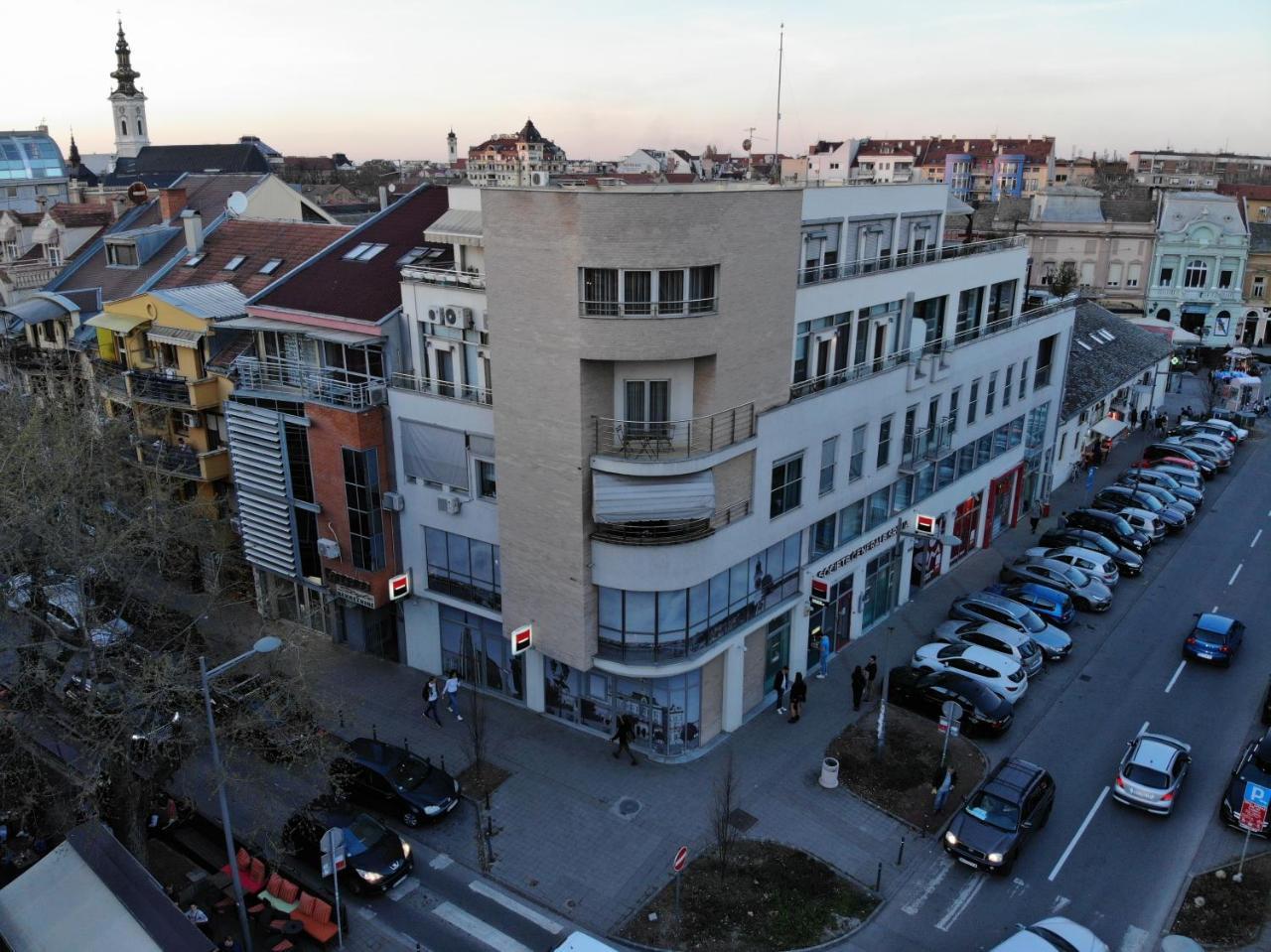 Studio Apartman Ld U Strogom Centru 노비사드 외부 사진